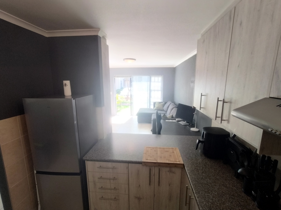To Let 1 Bedroom Property for Rent in Silver Oaks Western Cape